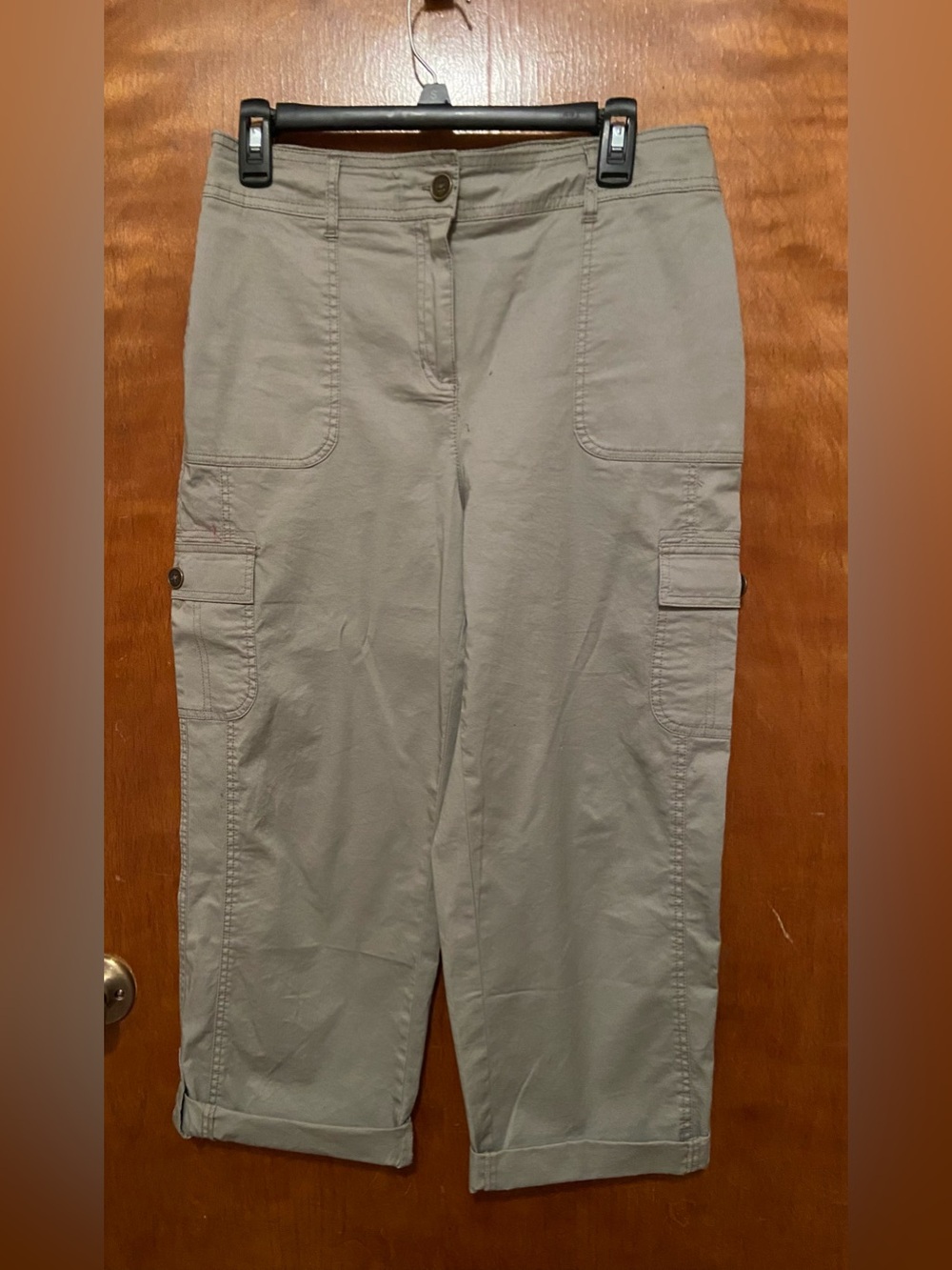 NWOT Gray Cropped Cargo Pants